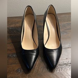 Nine West black pumps